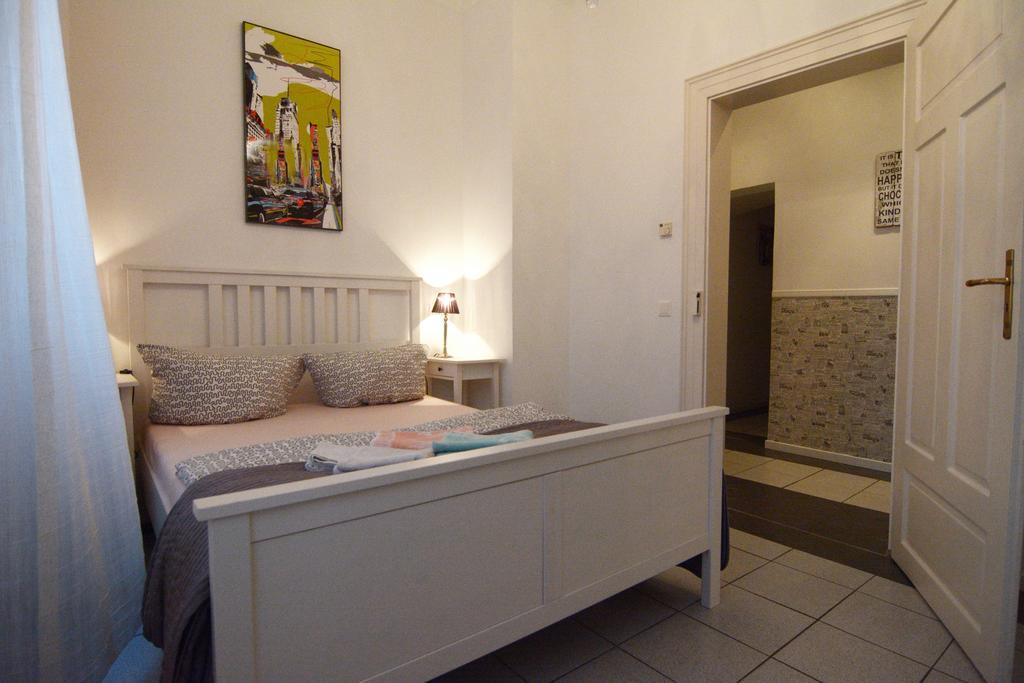 Apartment Feel At 2